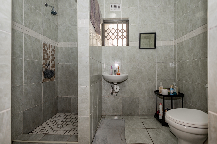 6 Bedroom Property for Sale in Sanddrift Western Cape